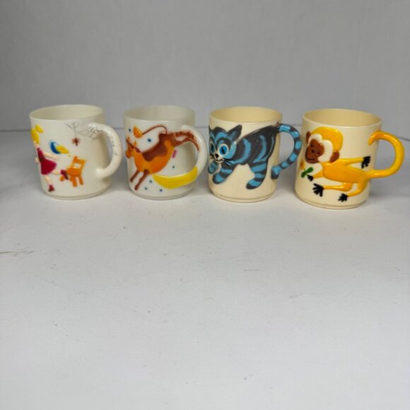 Vintage Spencer Gifts 3D Nursery Rhyme Cups Lot of 4 Plastic Hong Kong 1981 - Picture 2 of 8
